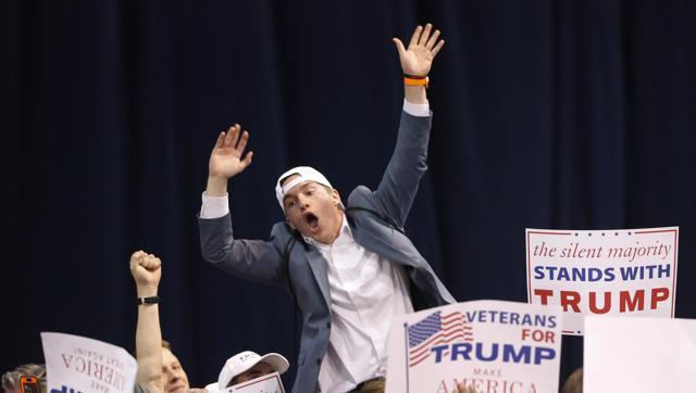 trumpscrapschicagorallyaftersupportersandprotestersclash